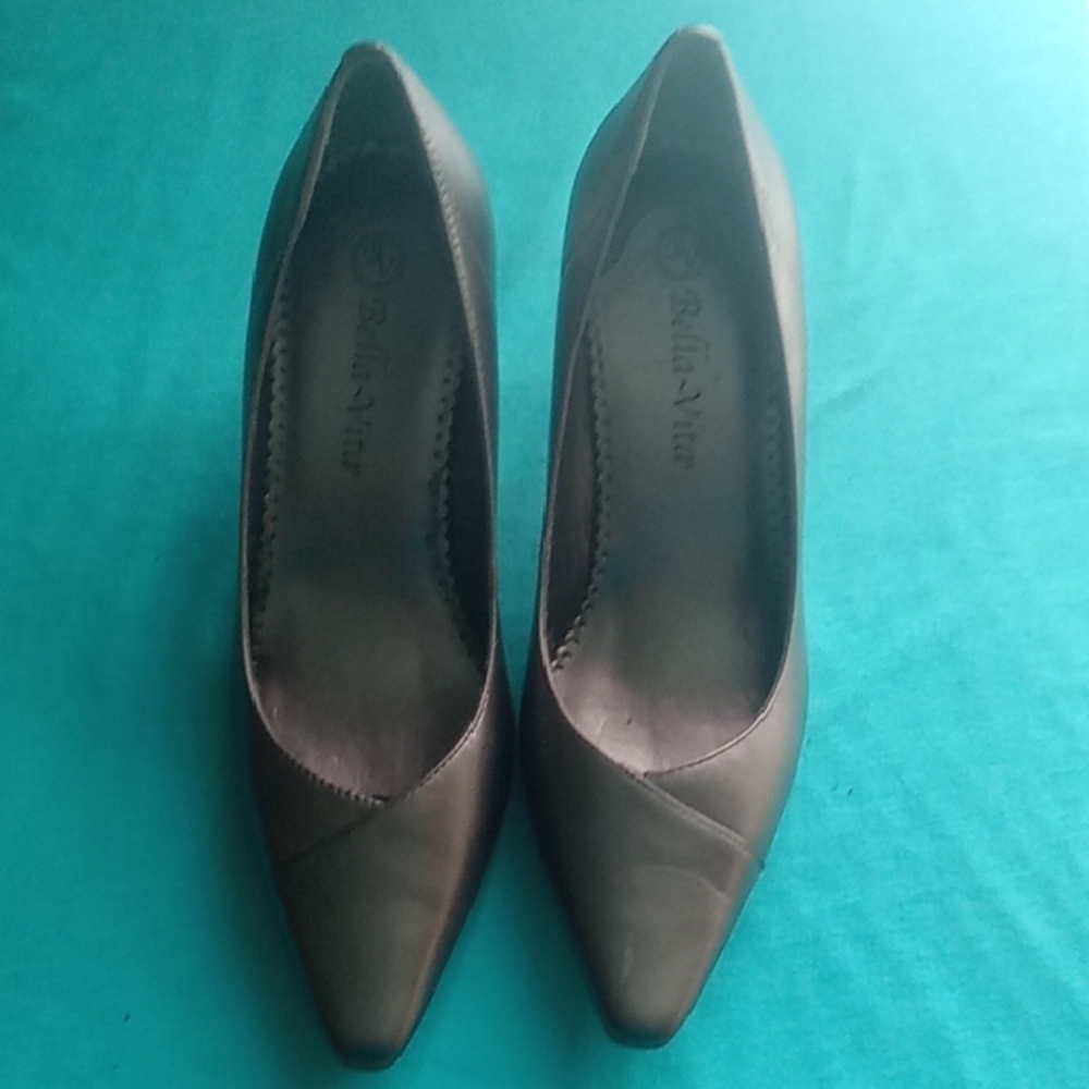 Women's Silver Leather Bella Vita Pumps